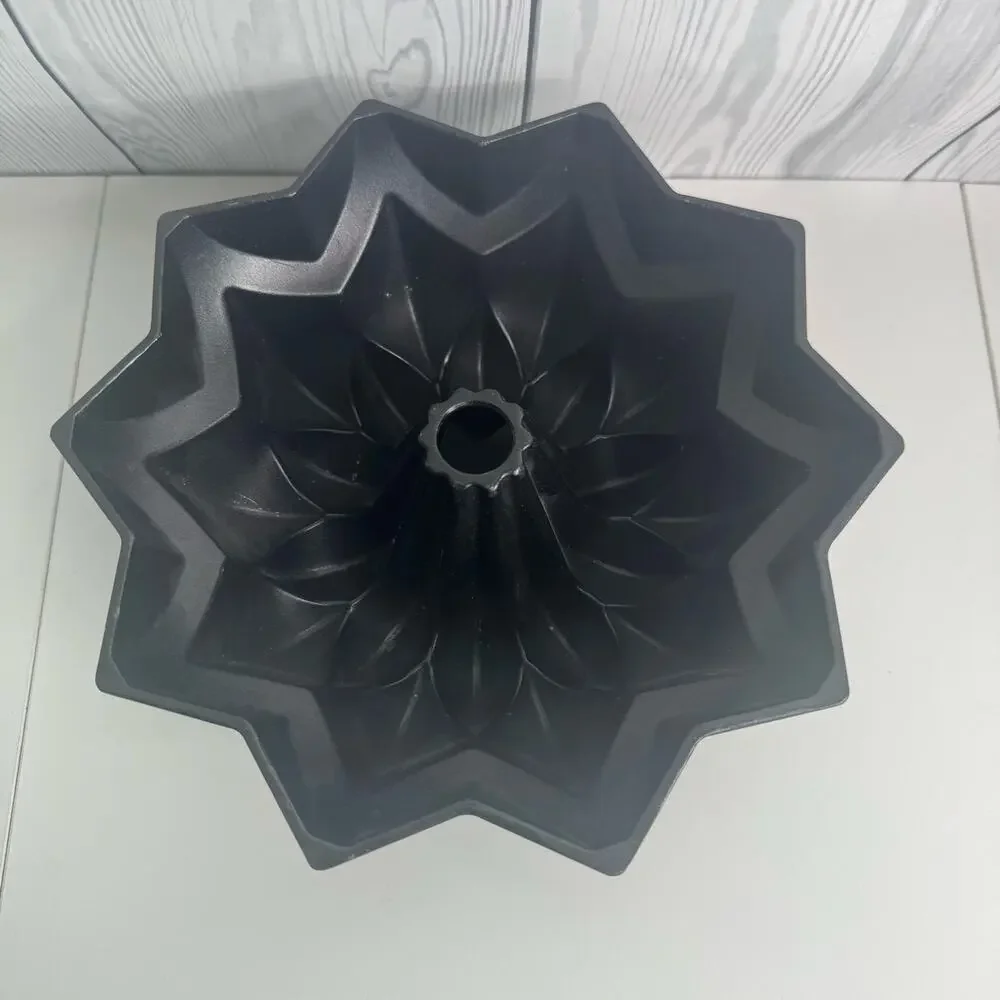Nordic Ware STAR Bundt Cake Pan Heavy Cast Aluminum USA